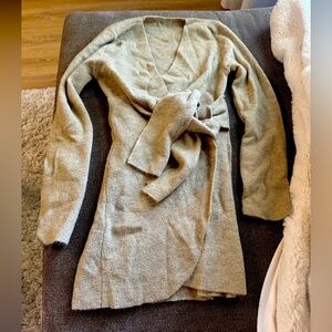 Women’s side tie sweater